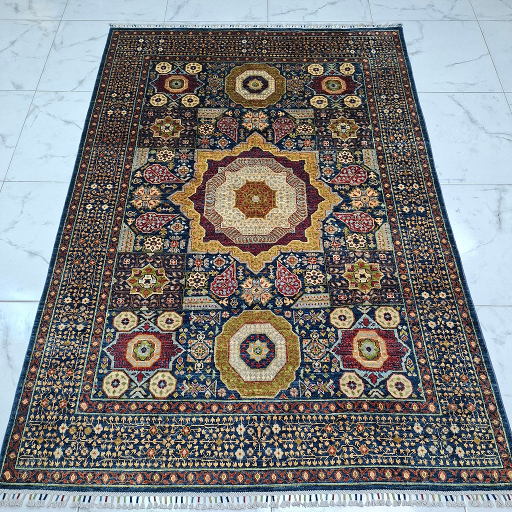 MEMLÜK EL DOKUMA HALI | 238x166 CM – 35x40 İLMEK – %100 YÜN – DOĞAL BOYA – LACİVERT ZEMİN