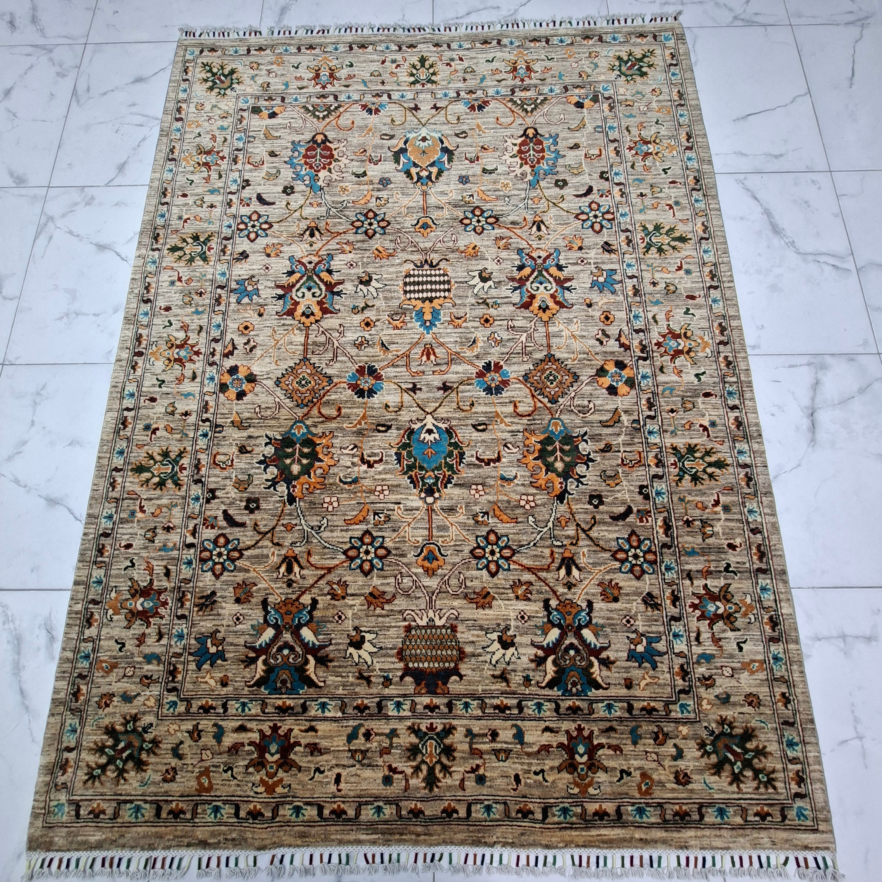 SULTANİ EL DOKUMA HALI | 232x172 CM – 35x40 İLMEK – %100 YÜN – DOĞAL BOYA – BEJ ZEMİN