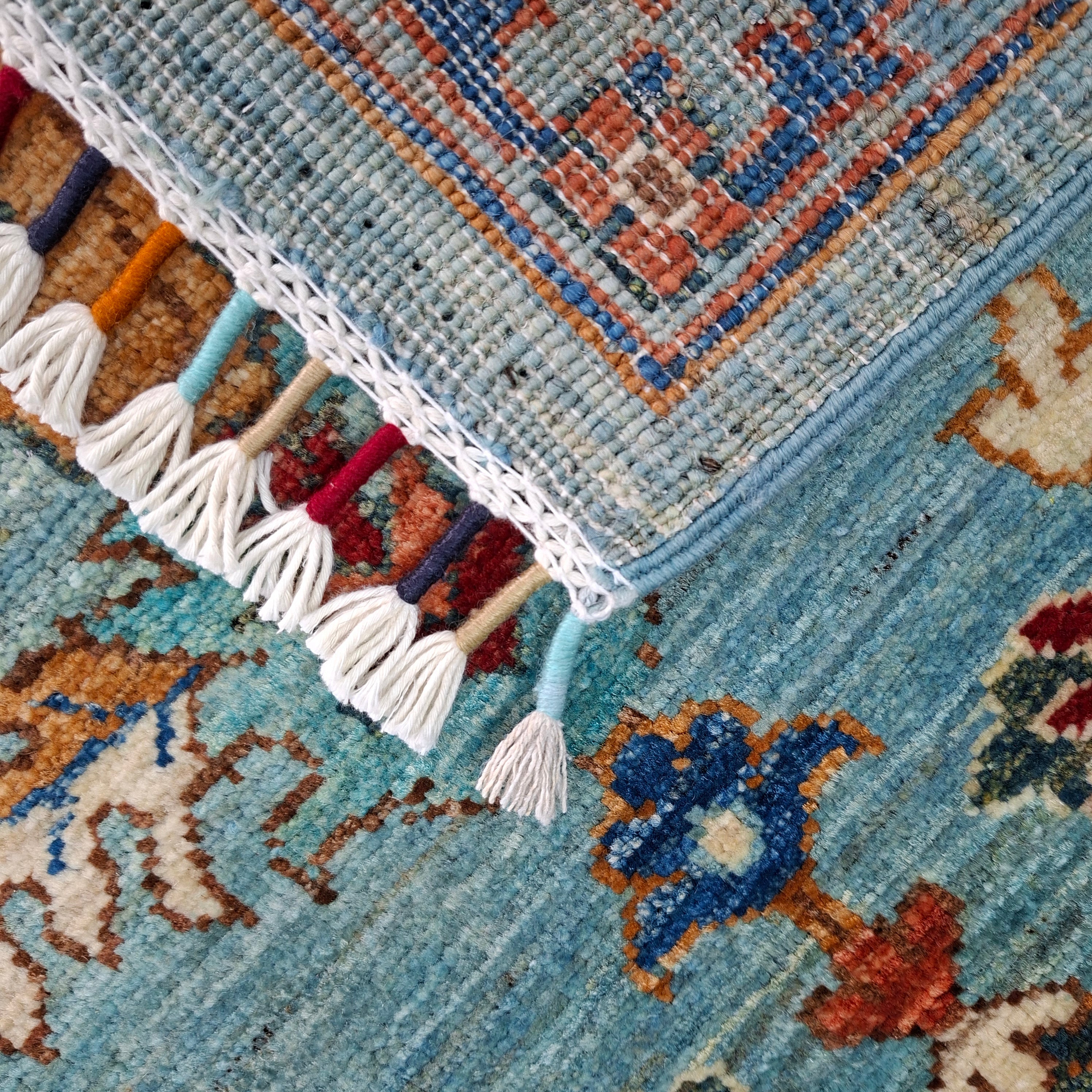 SULTANİ EL DOKUMA HALI | 238x169 CM – 35x40 İLMEK – %100 YÜN – DOĞAL BOYA – TURKUAZ ZEMİN