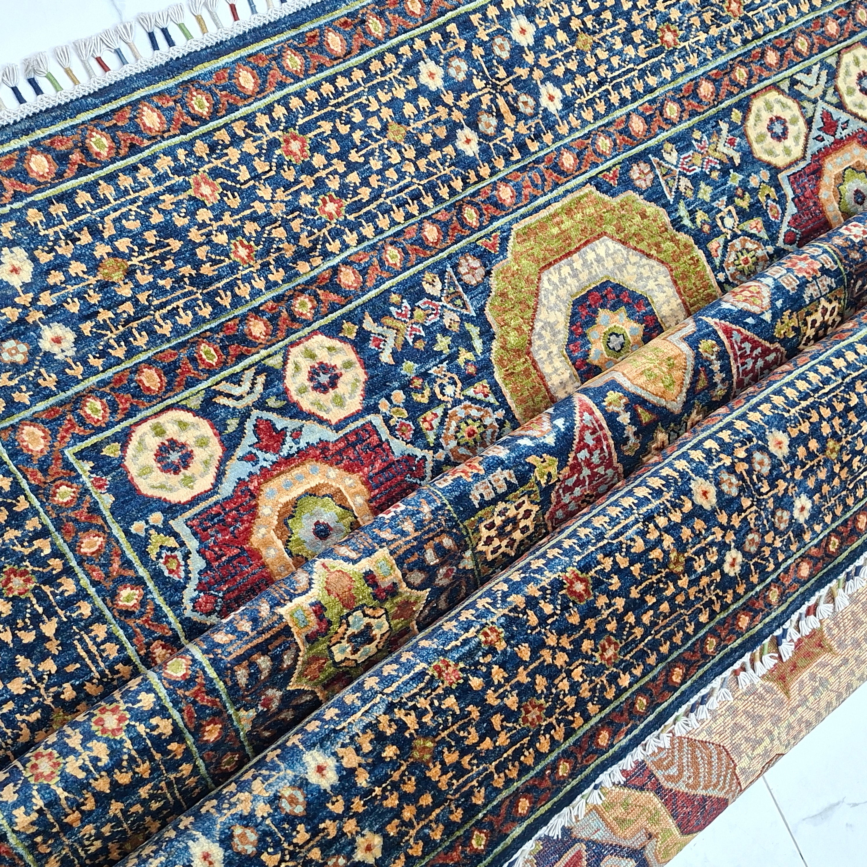 MEMLÜK EL DOKUMA HALI | 238x166 CM – 35x40 İLMEK – %100 YÜN – DOĞAL BOYA – LACİVERT ZEMİN