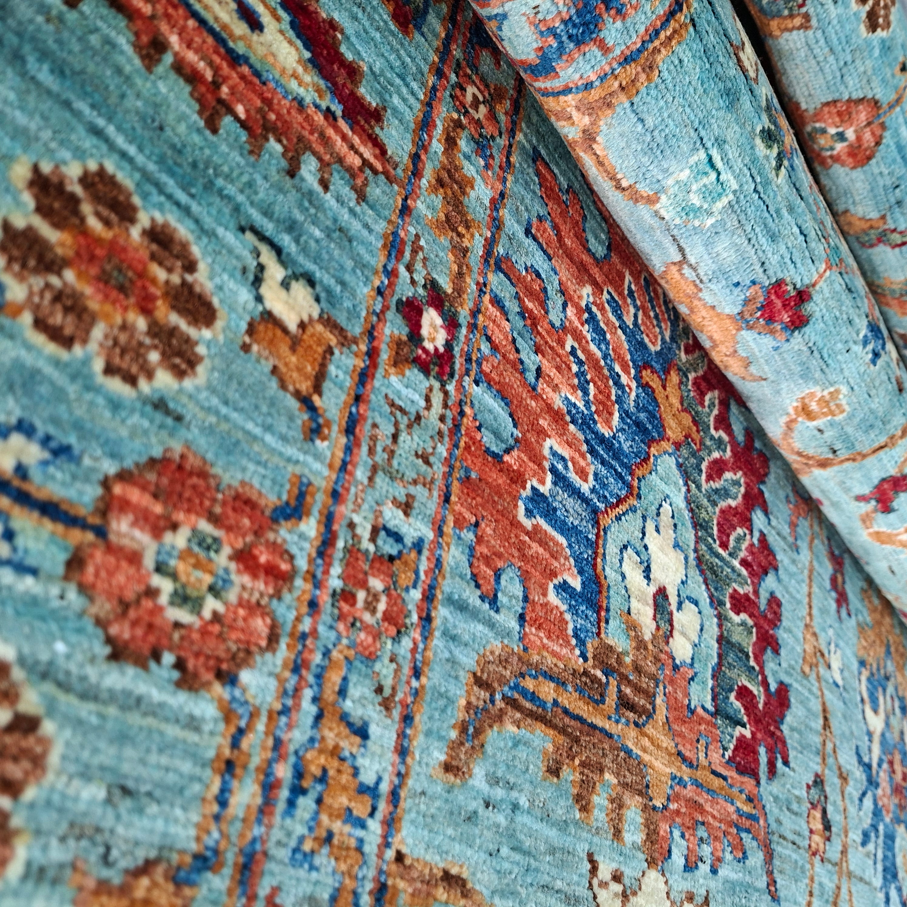 SULTANİ EL DOKUMA HALI | 238x169 CM – 35x40 İLMEK – %100 YÜN – DOĞAL BOYA – TURKUAZ ZEMİN