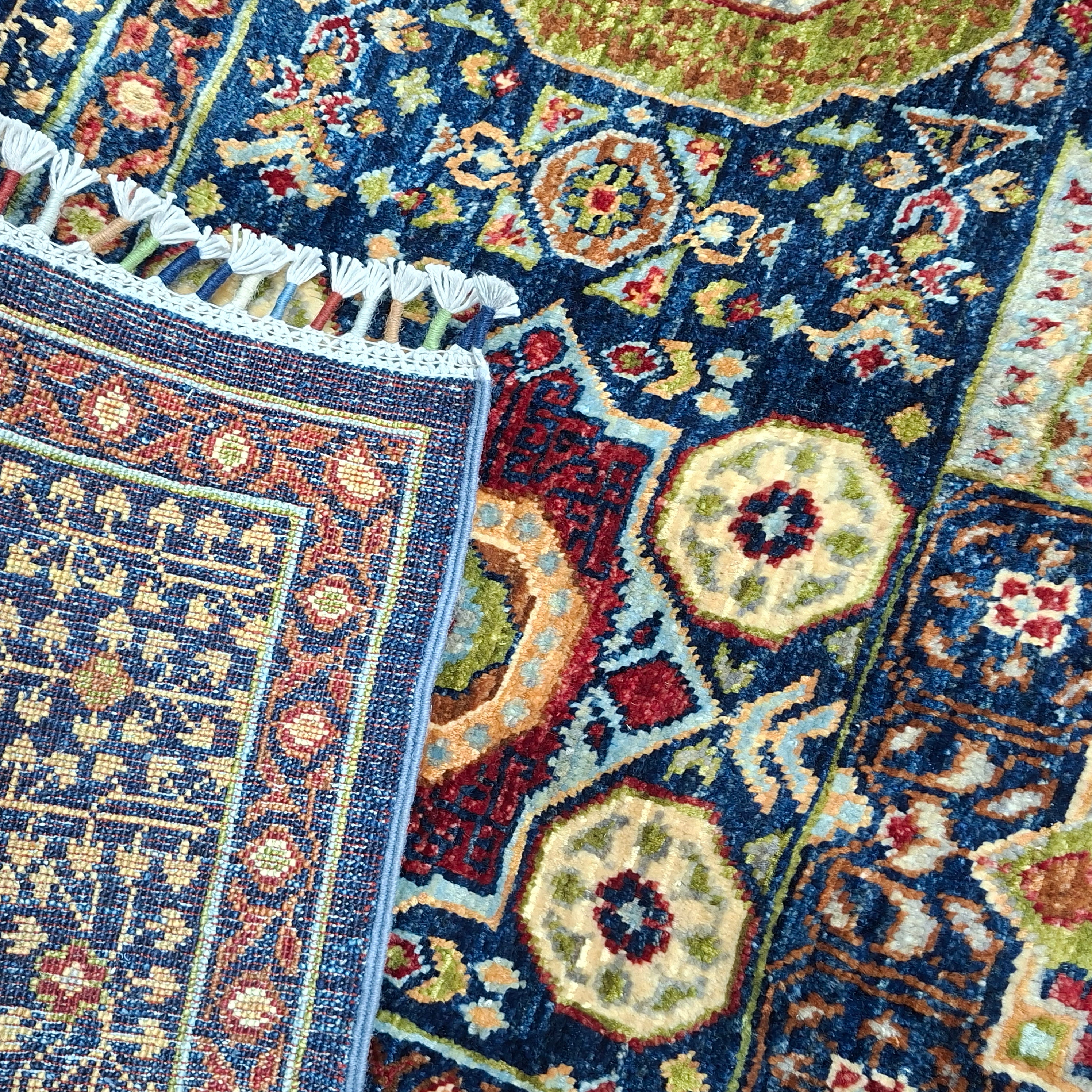 MEMLÜK EL DOKUMA HALI | 238x166 CM – 35x40 İLMEK – %100 YÜN – DOĞAL BOYA – LACİVERT ZEMİN