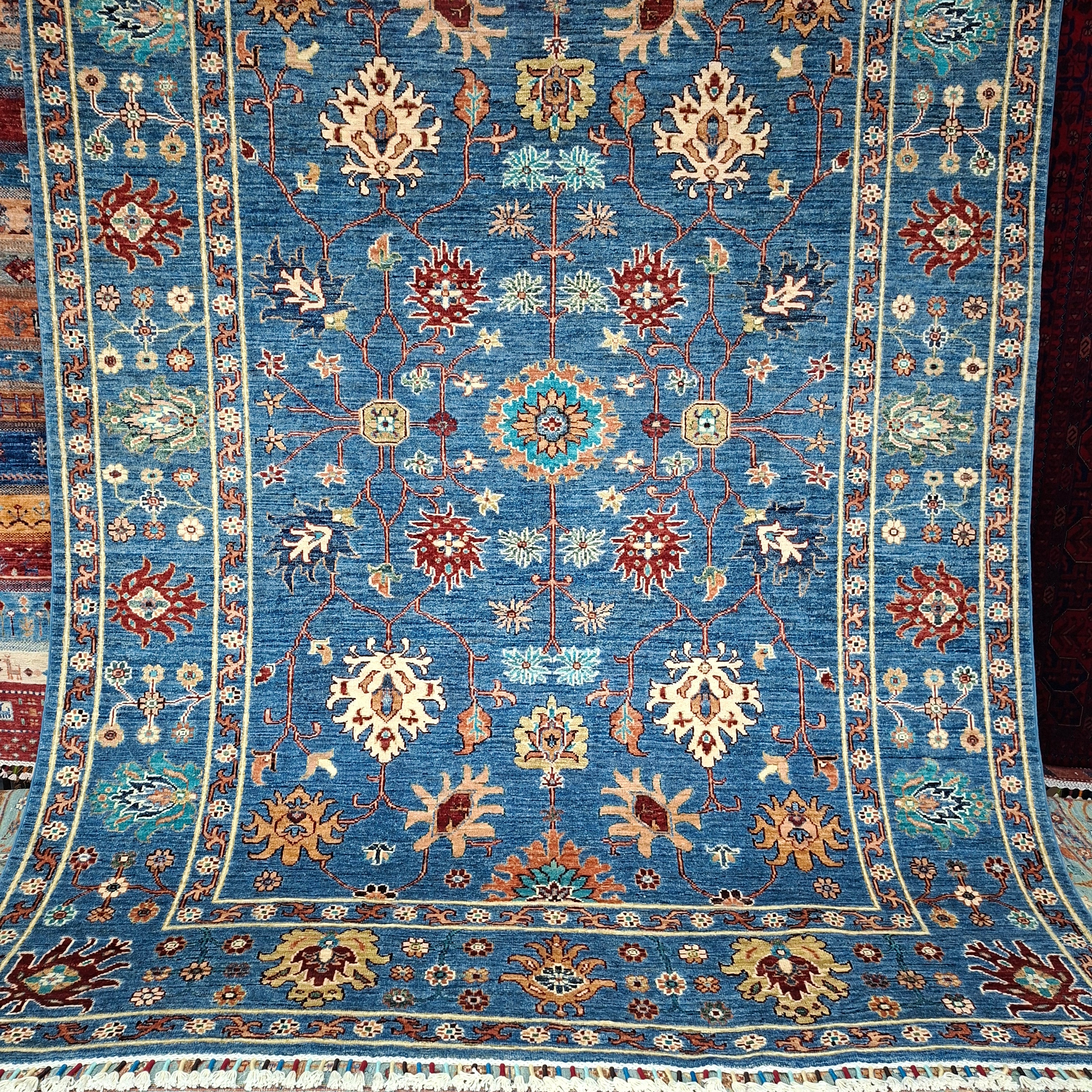 SULTANİ EL DOKUMA HALI | 241x181 CM – 35x40 İLMEK – %100 YÜN – DOĞAL BOYA – MAVİ ZEMİN