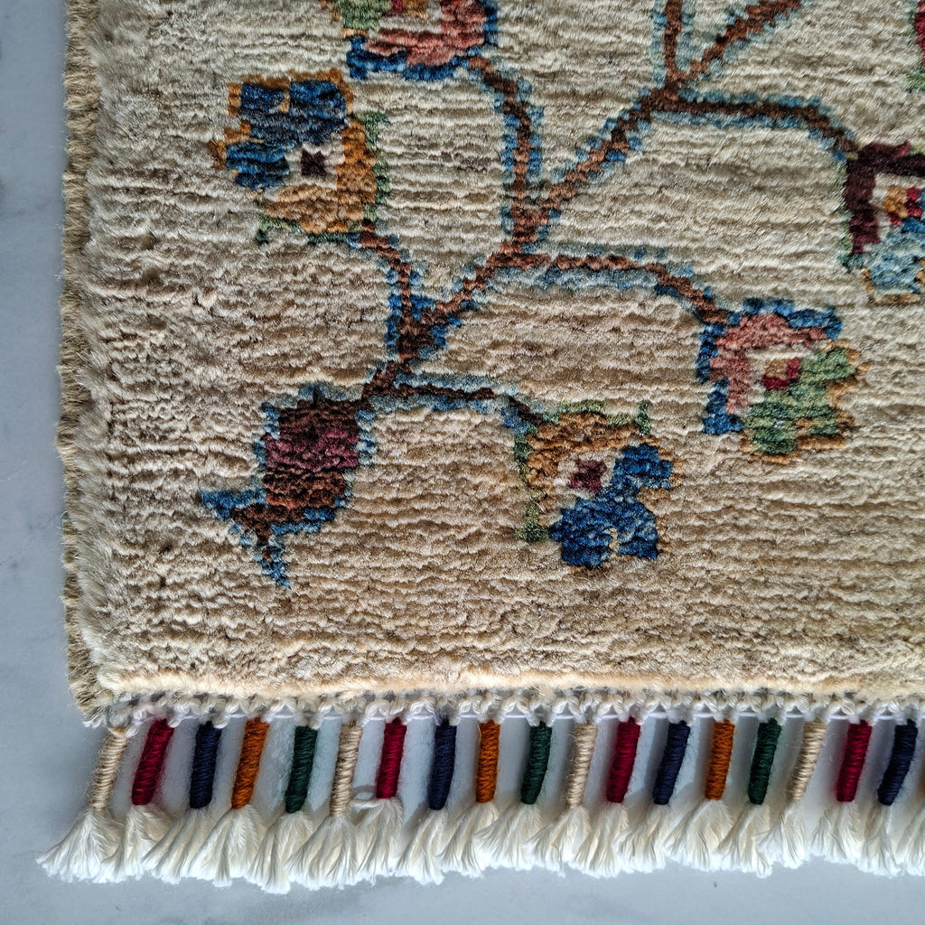 BİNBİR GECE EL DOKUMA HALI | 234x169 CM – 35x40 İLMEK – %100 YÜN – DOĞAL BOYA – PATCHWORK KARE MOTİFLİ