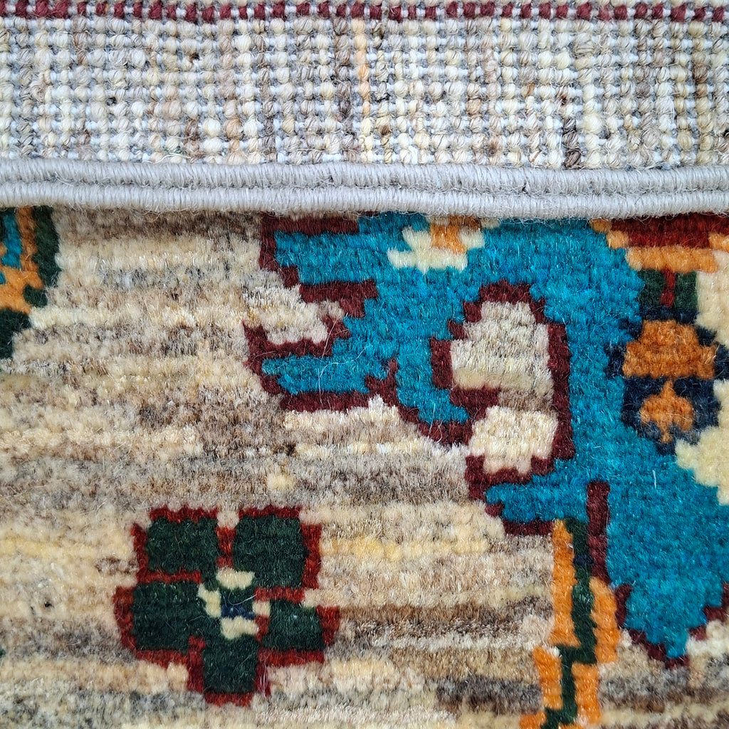 SULTANİ EL DOKUMA HALI | 232x172 CM – 35x40 İLMEK – %100 YÜN – DOĞAL BOYA – BEJ ZEMİN