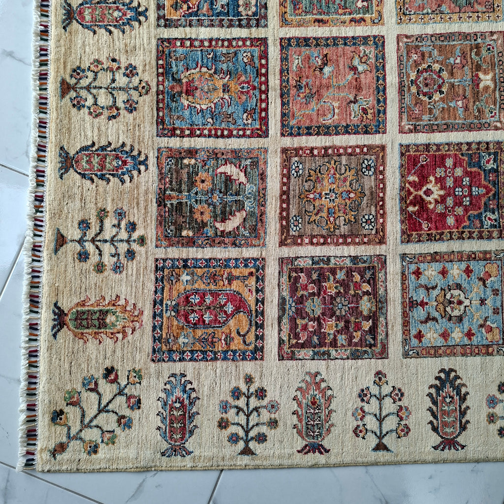 BİNBİR GECE EL DOKUMA HALI | 234x169 CM – 35x40 İLMEK – %100 YÜN – DOĞAL BOYA – PATCHWORK KARE MOTİFLİ
