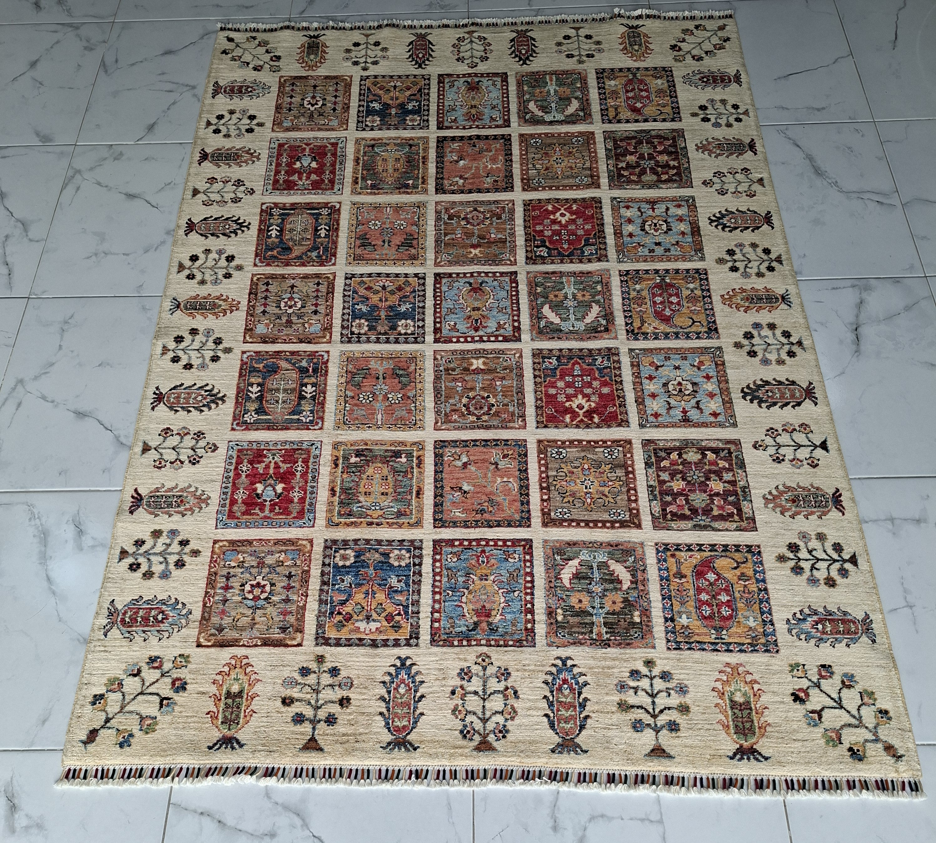 BİNBİR GECE EL DOKUMA HALI | 234x169 CM – 35x40 İLMEK – %100 YÜN – DOĞAL BOYA – PATCHWORK KARE MOTİFLİ