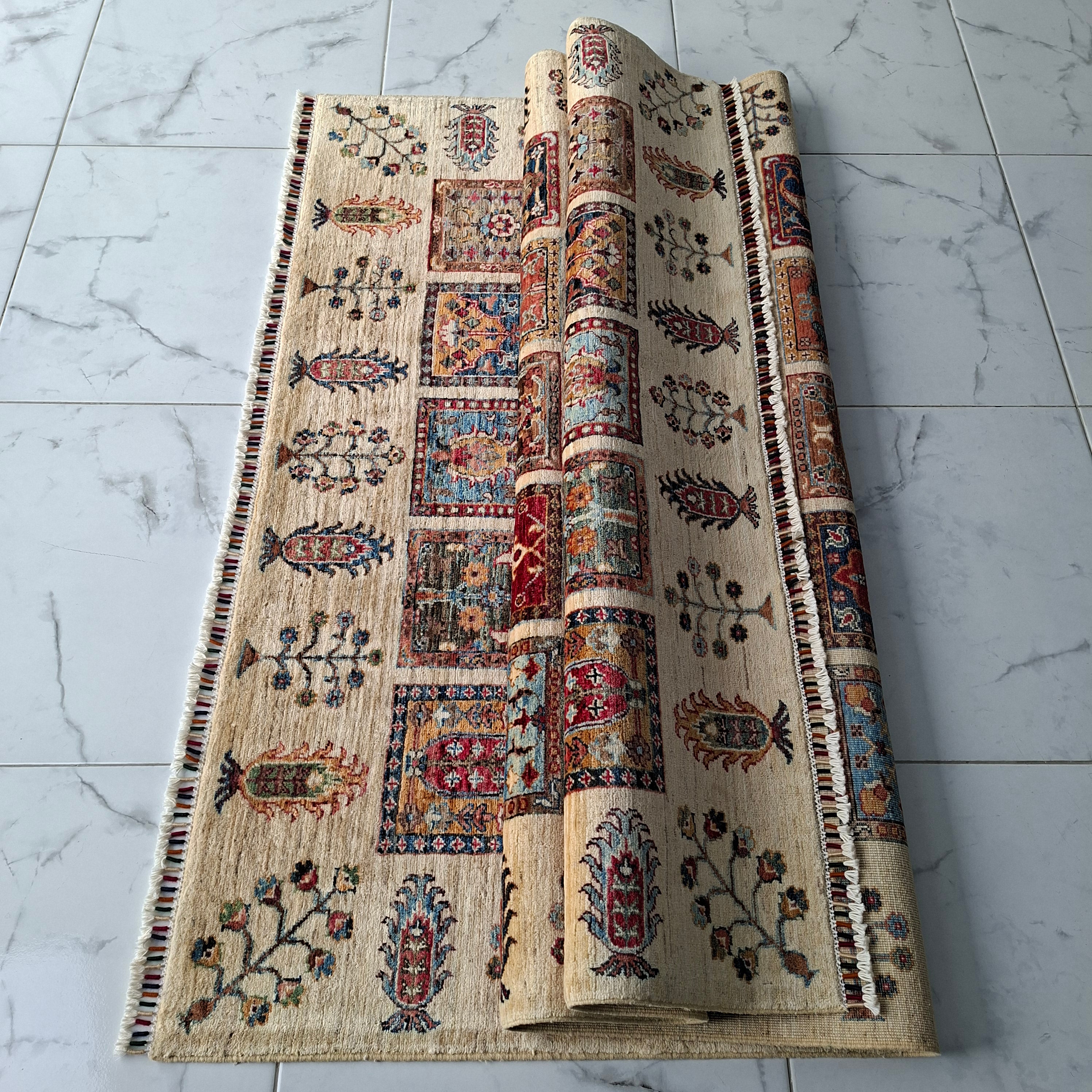 BİNBİR GECE EL DOKUMA HALI | 234x169 CM – 35x40 İLMEK – %100 YÜN – DOĞAL BOYA – PATCHWORK KARE MOTİFLİ