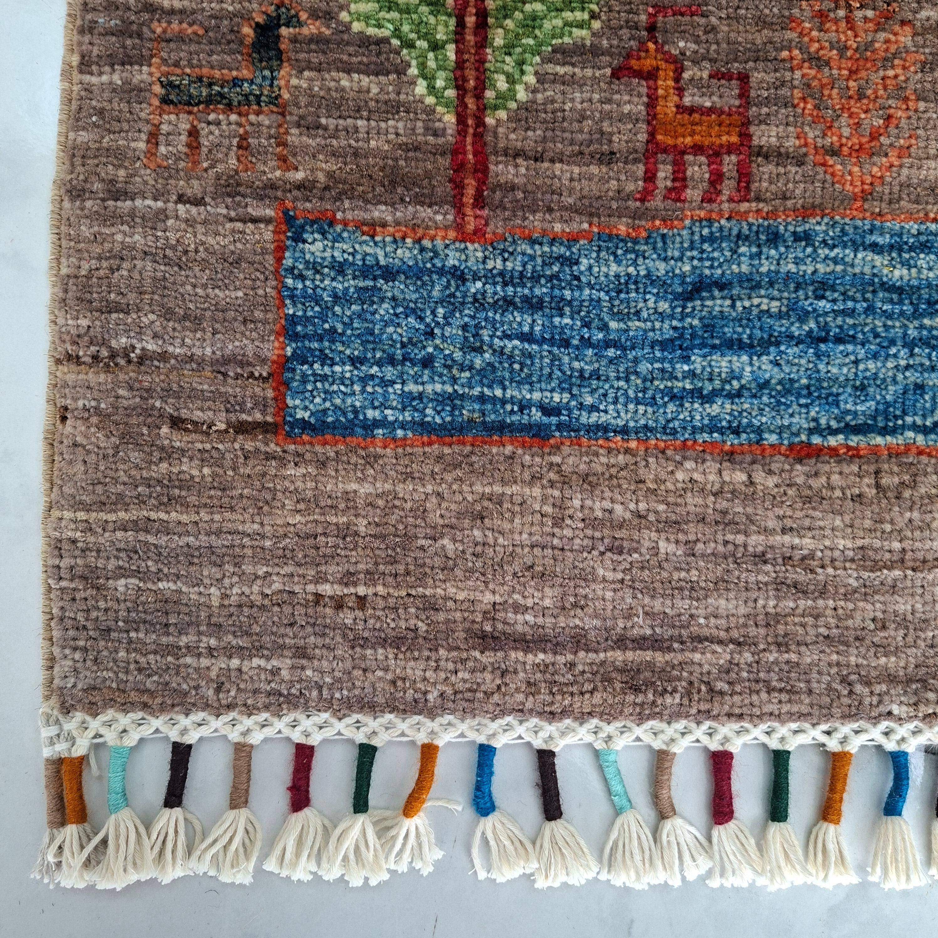 GABBEH EL DOKUMA HALI | 259x179 CM – 35x40 İLMEK – %100 YÜN – DOĞAL BOYA – PANORAMİK DESENLİ