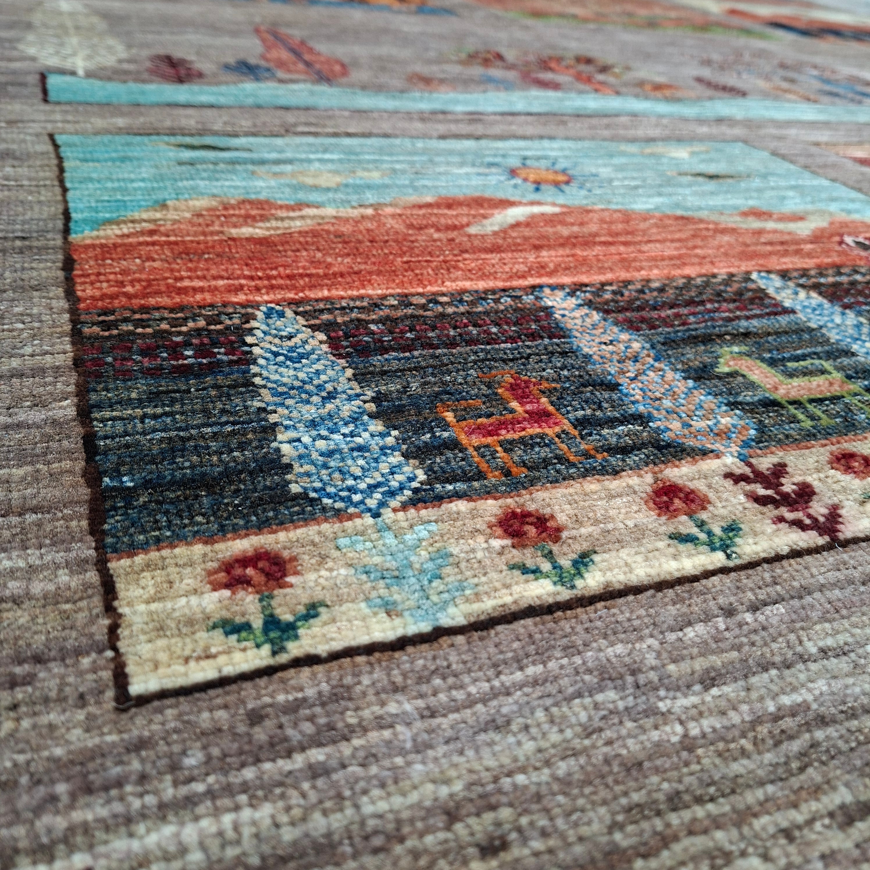 GABBEH EL DOKUMA HALI | 259x179 CM – 35x40 İLMEK – %100 YÜN – DOĞAL BOYA – PANORAMİK DESENLİ