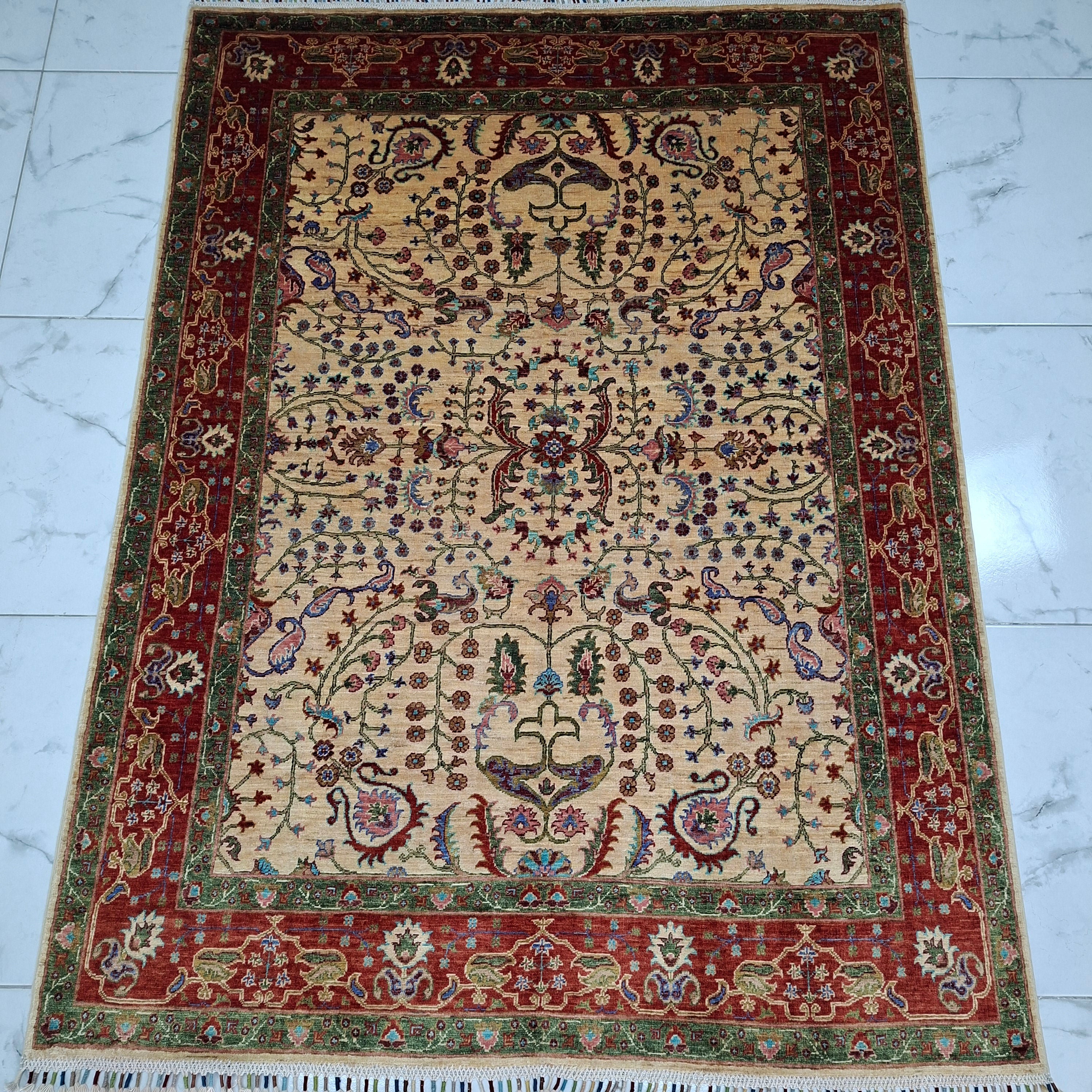 HEREKE EL DOKUMA HALI | 248x155 CM – 45x45 İLMEK – %100 YÜN – DOĞAL BOYA – BEJ ZEMİN KIRMIZI BORDÜR