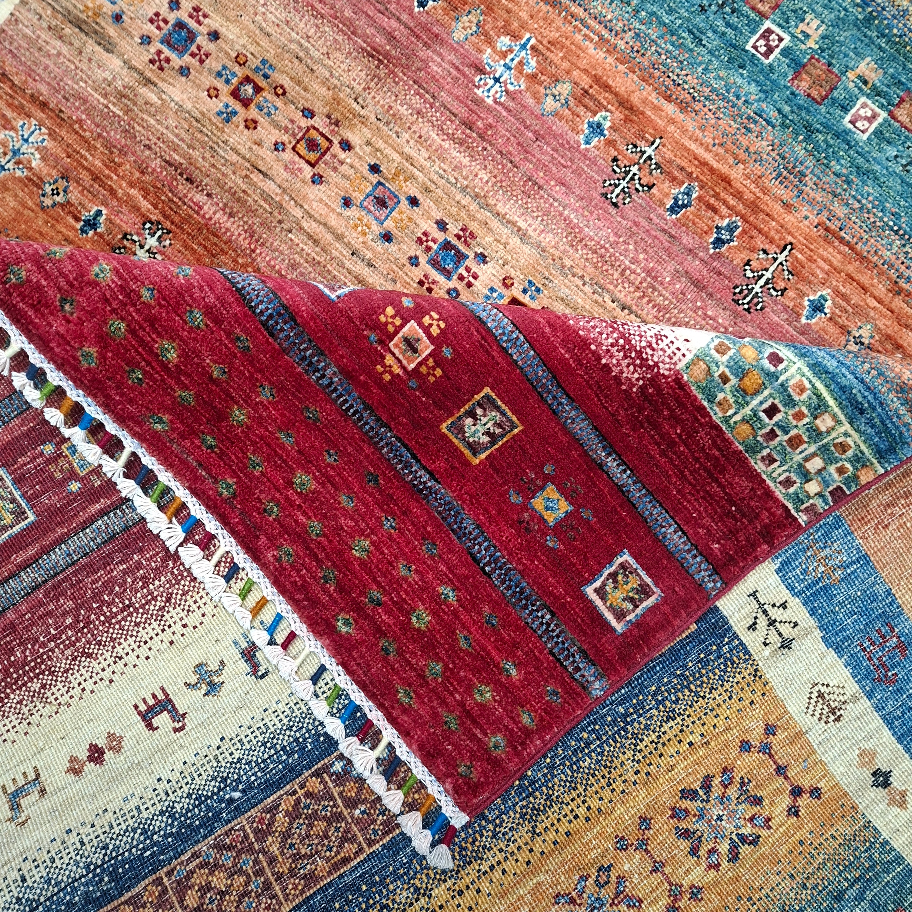 Gabbeh El Dokuma Halı | 234x170 cm – 35x40 İlmek – %100 Yün – Doğal Boya – Yeni Dokuma