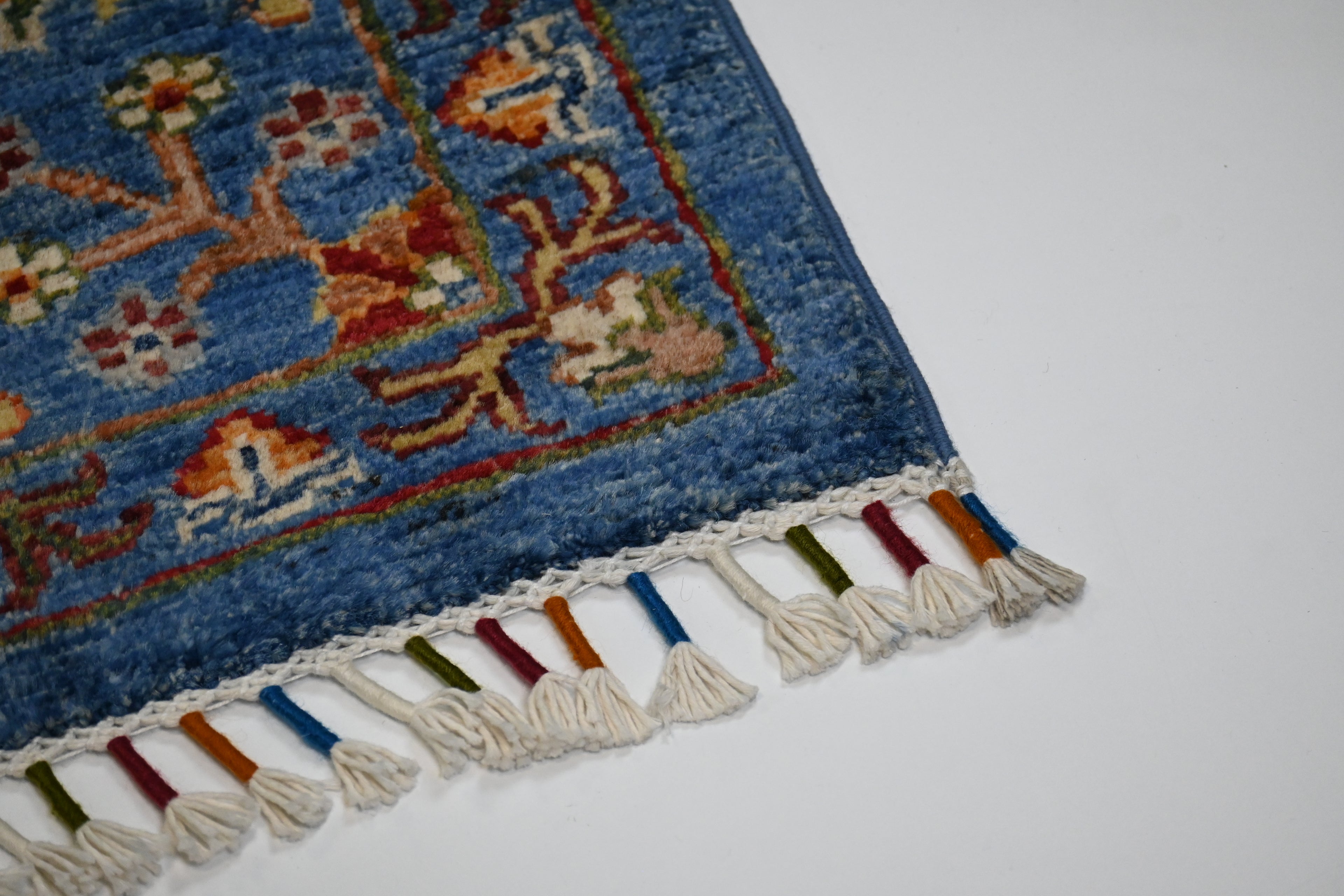 Sultani El Dokuma Halı | 172x128 cm | 35x40 İlmek | %100 Yün – Doğal Boya – Lacivert Zemin | Yeni Dokuma