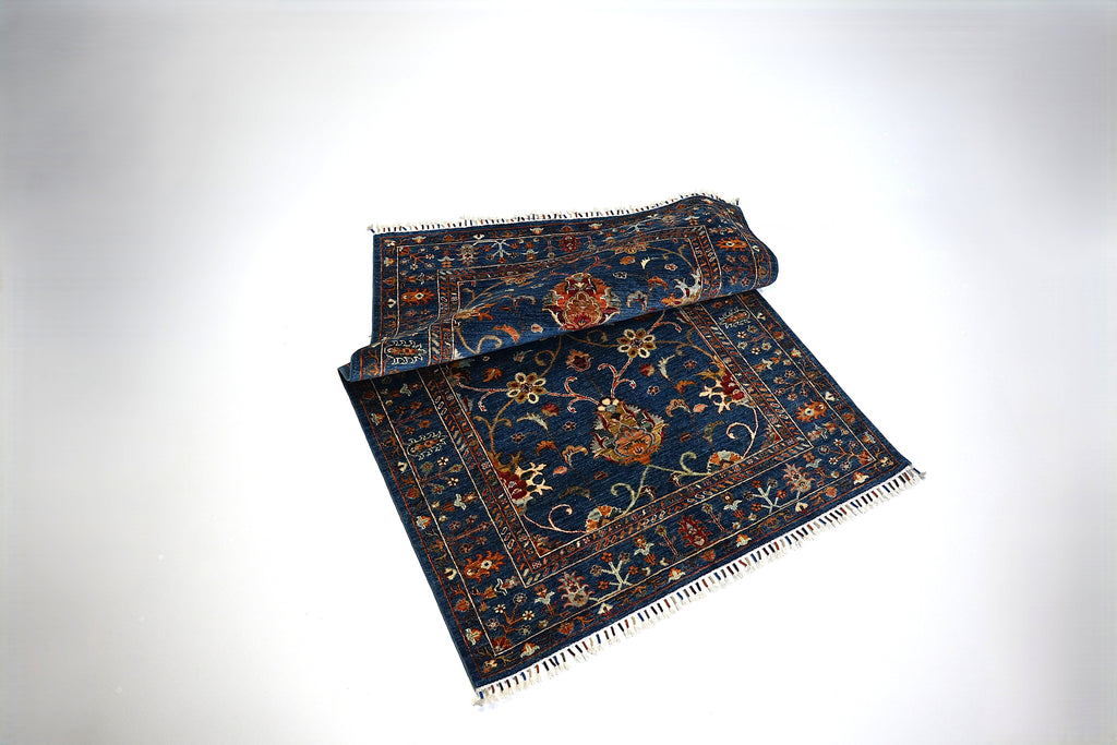 Sultani El Dokuma Halı | 181x122 cm | 35x40 İlmek | %100 Yün – Doğal Boya – Lacivert Zemin | Yeni Dokuma