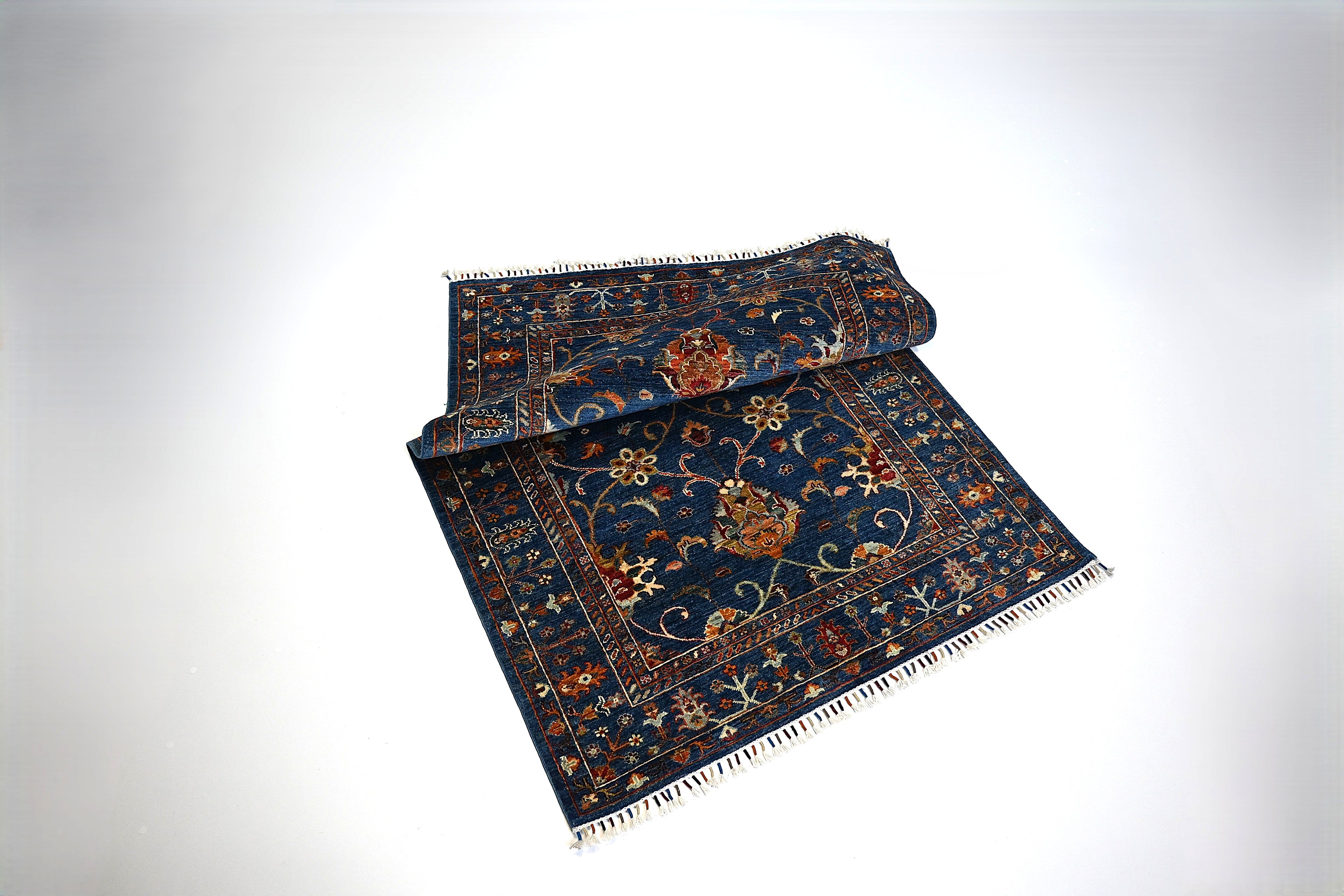 Sultani El Dokuma Halı | 181x122 cm | 35x40 İlmek | %100 Yün – Doğal Boya – Lacivert Zemin | Yeni Dokuma