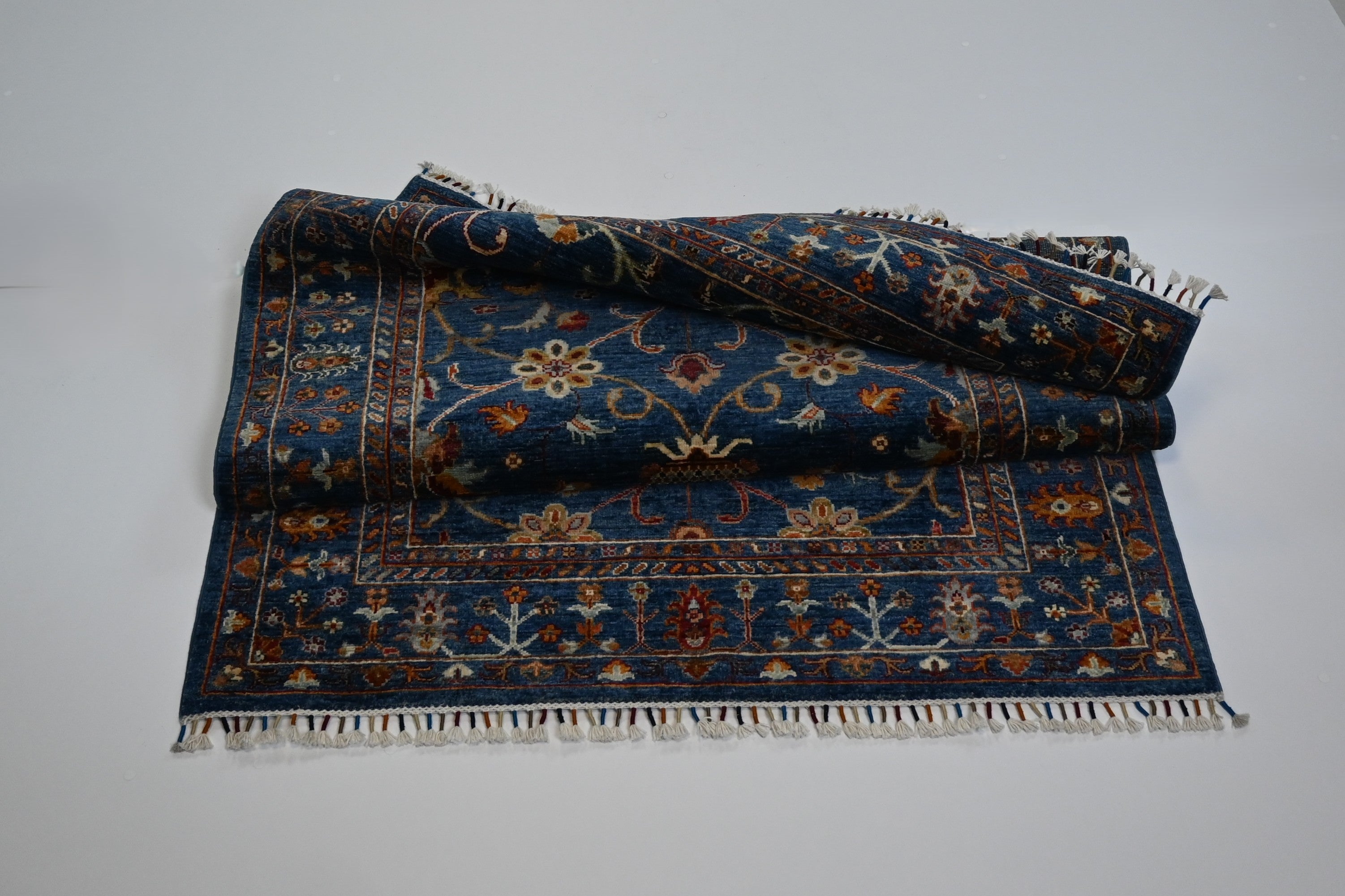 Sultani El Dokuma Halı | 181x122 cm | 35x40 İlmek | %100 Yün – Doğal Boya – Lacivert Zemin | Yeni Dokuma