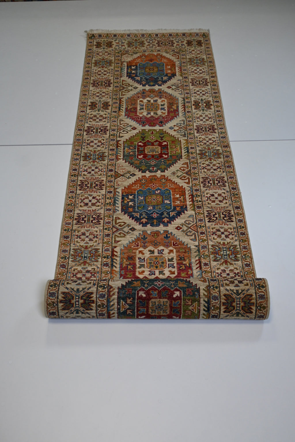 Kazak El Dokuma Yolluk | 298x081 cm – 35x40 İlmek – %100 Yün – Doğal Boya – Otantik Yeni Dokuma