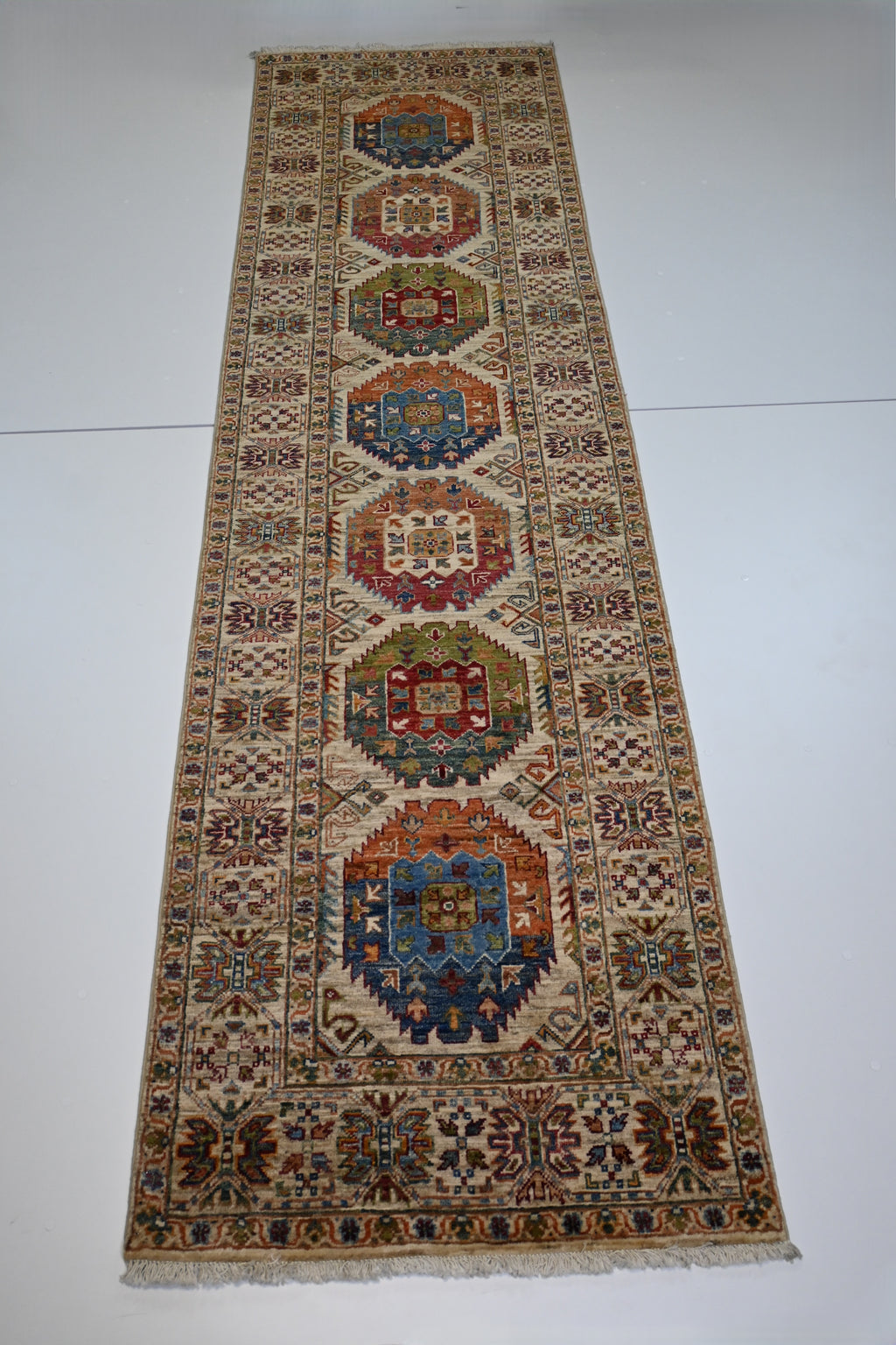Kazak El Dokuma Yolluk | 298x081 cm – 35x40 İlmek – %100 Yün – Doğal Boya – Otantik Yeni Dokuma