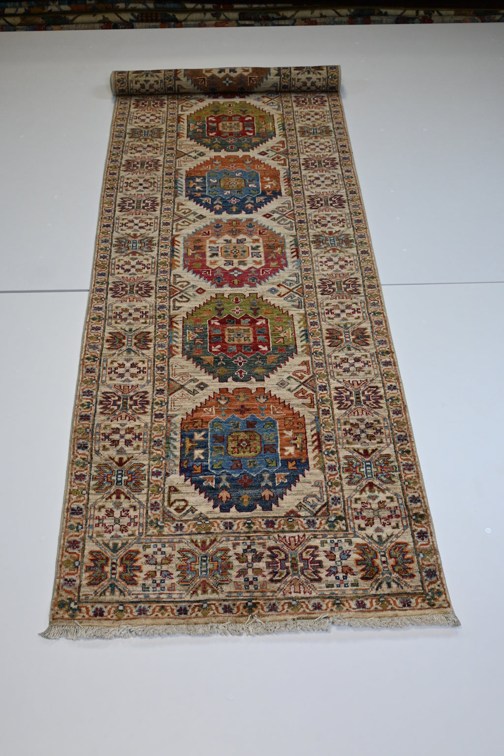 Kazak El Dokuma Yolluk | 297x082 cm – 35x40 İlmek – %100 Yün – Doğal Boya – Otantik Yeni Dokuma