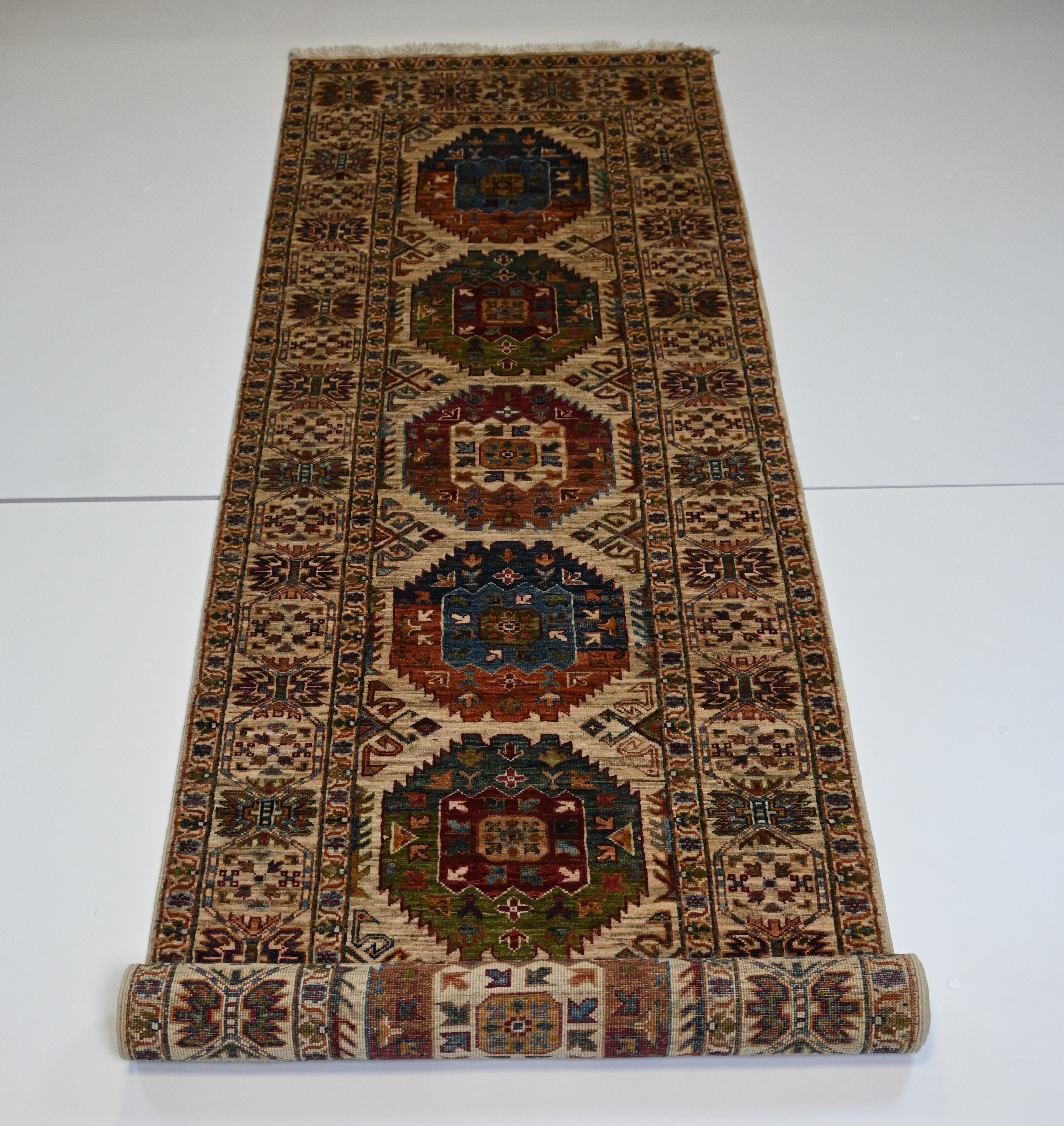 Kazak El Dokuma Yolluk | 297x082 cm – 35x40 İlmek – %100 Yün – Doğal Boya – Otantik Yeni Dokuma