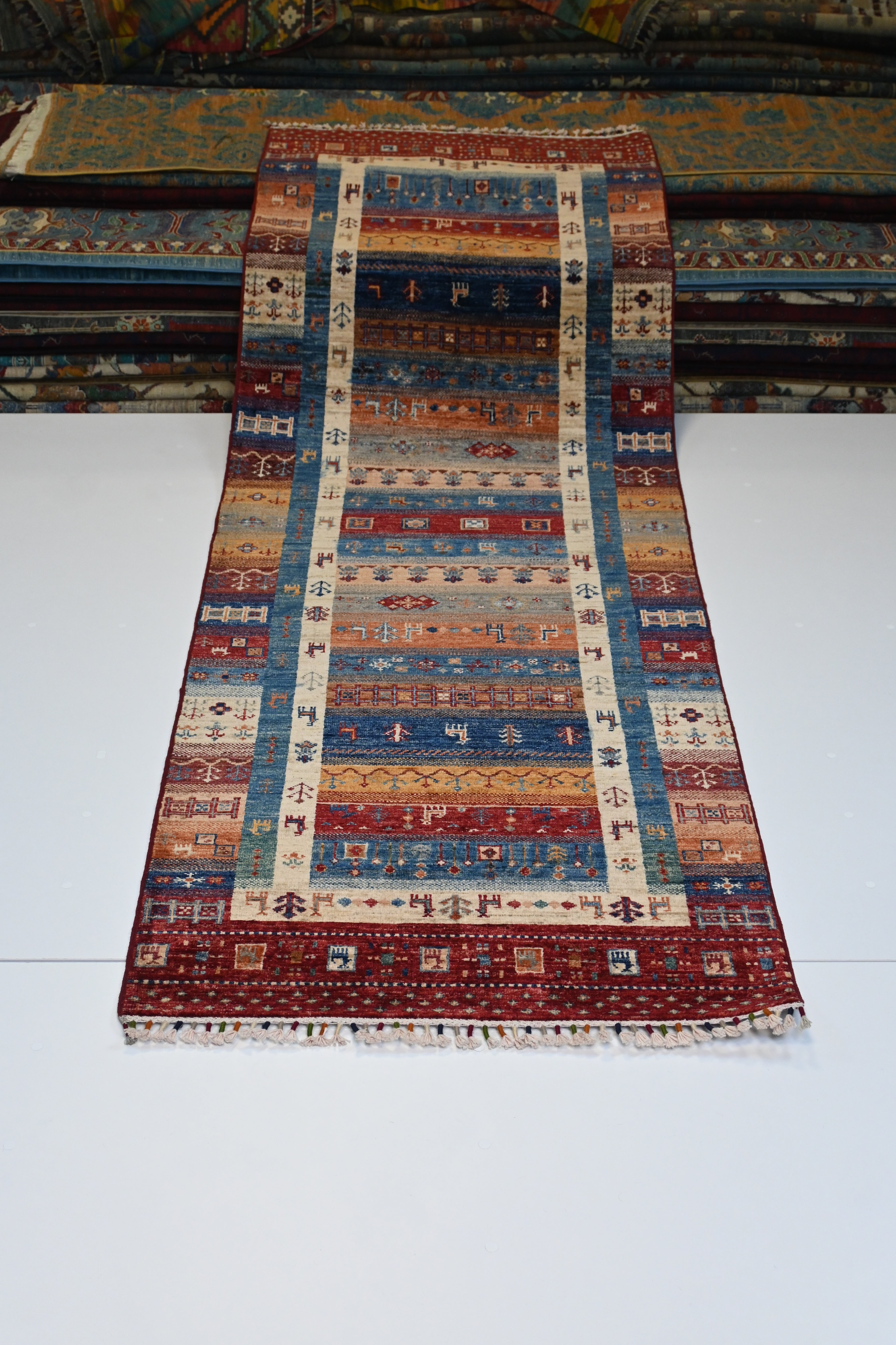 Gabbeh El Dokuma Yolluk | 250x083 cm – 35x40 İlmek – %100 Yün – Doğal Boya – Şeritli Motif – Yeni Dokuma