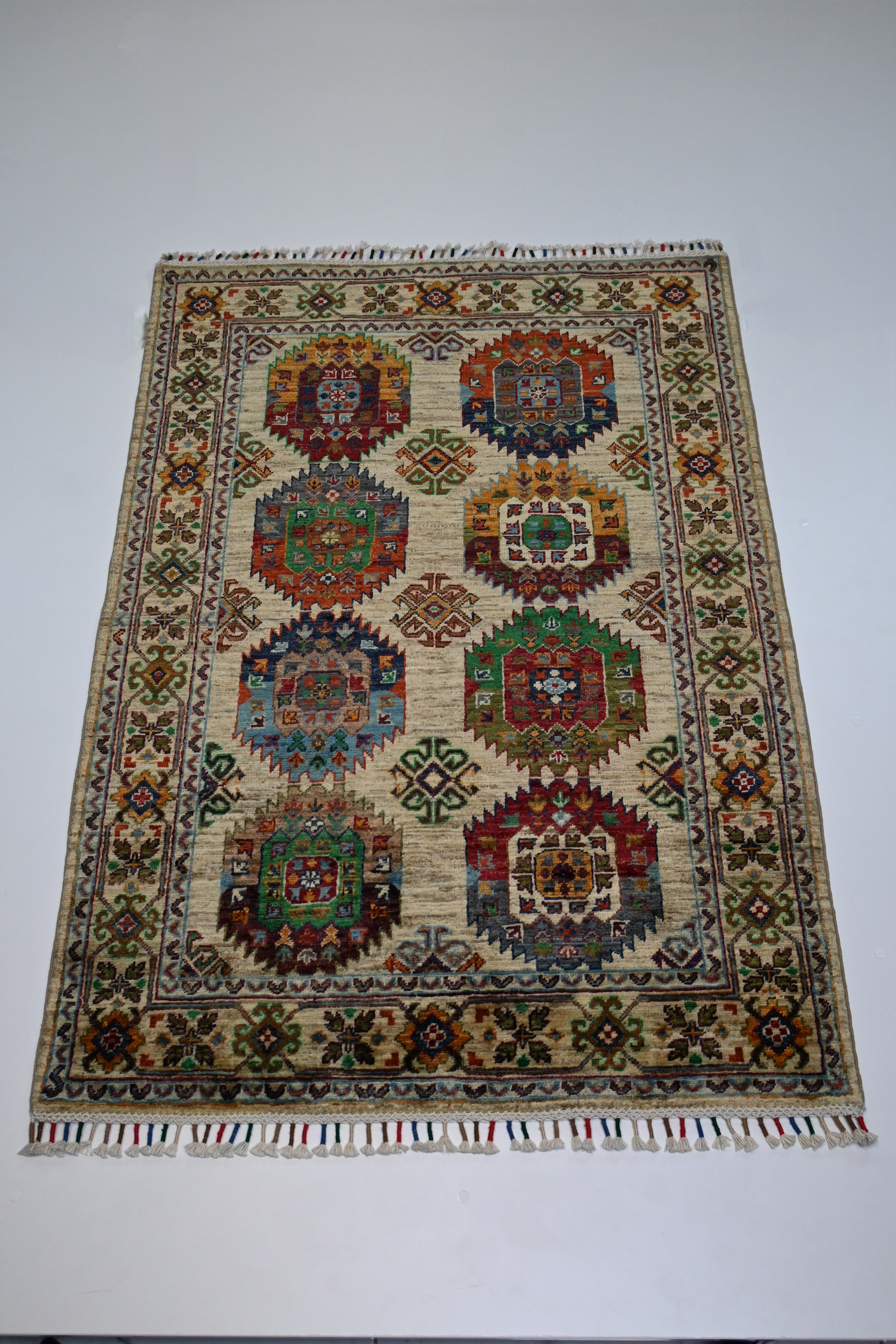 Kazak El Dokuma Halı | 149x102 cm – 35x40 İlmek – %100 Yün – Doğal Boya – Yeni Dokuma