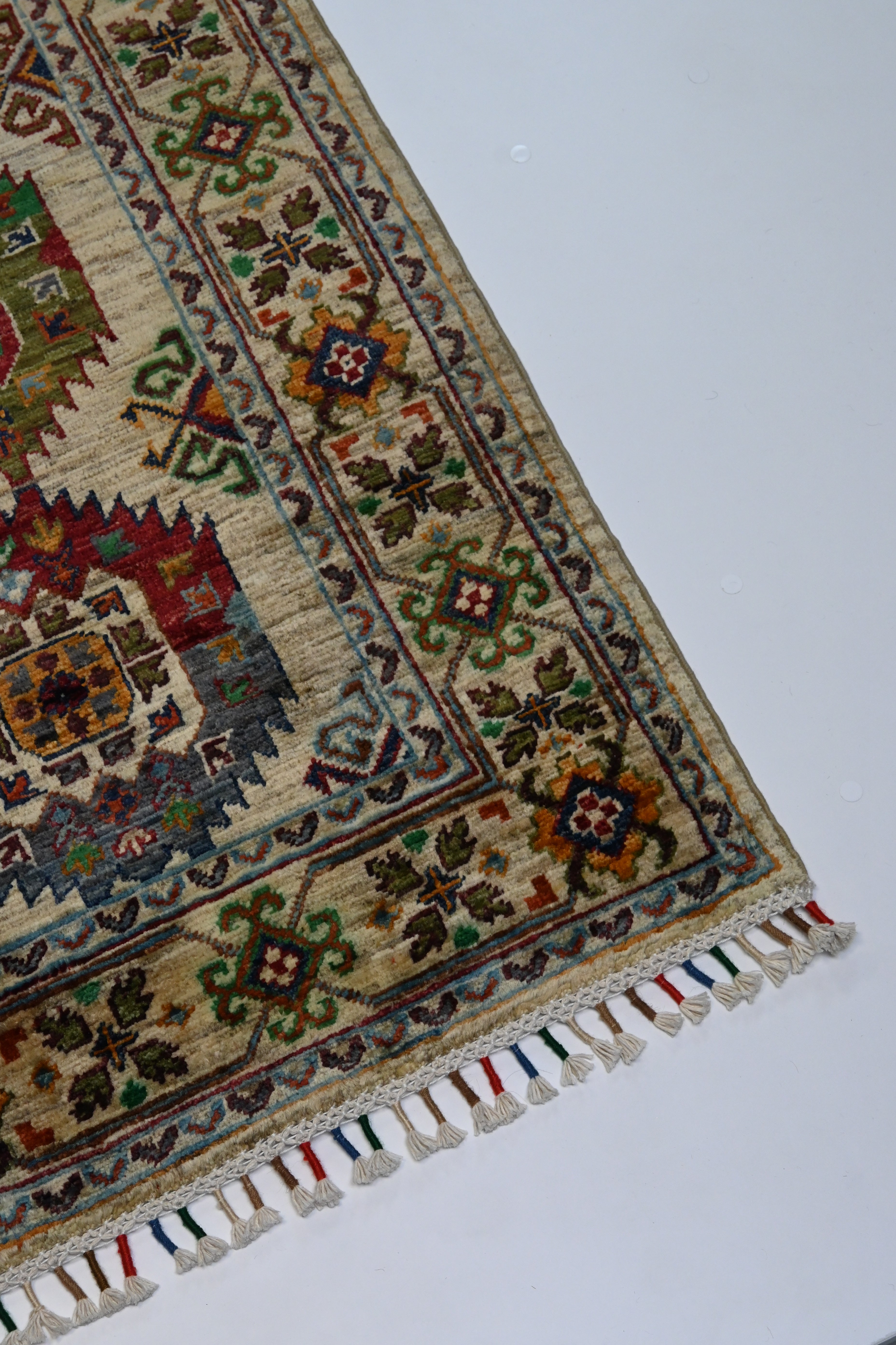 Kazak El Dokuma Halı | 149x102 cm – 35x40 İlmek – %100 Yün – Doğal Boya – Yeni Dokuma